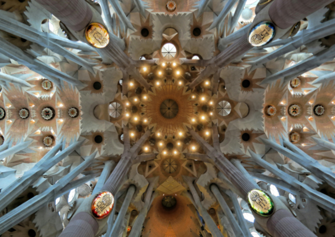 El Interior de la Sagrada Familia: Explorando sus Maravillas